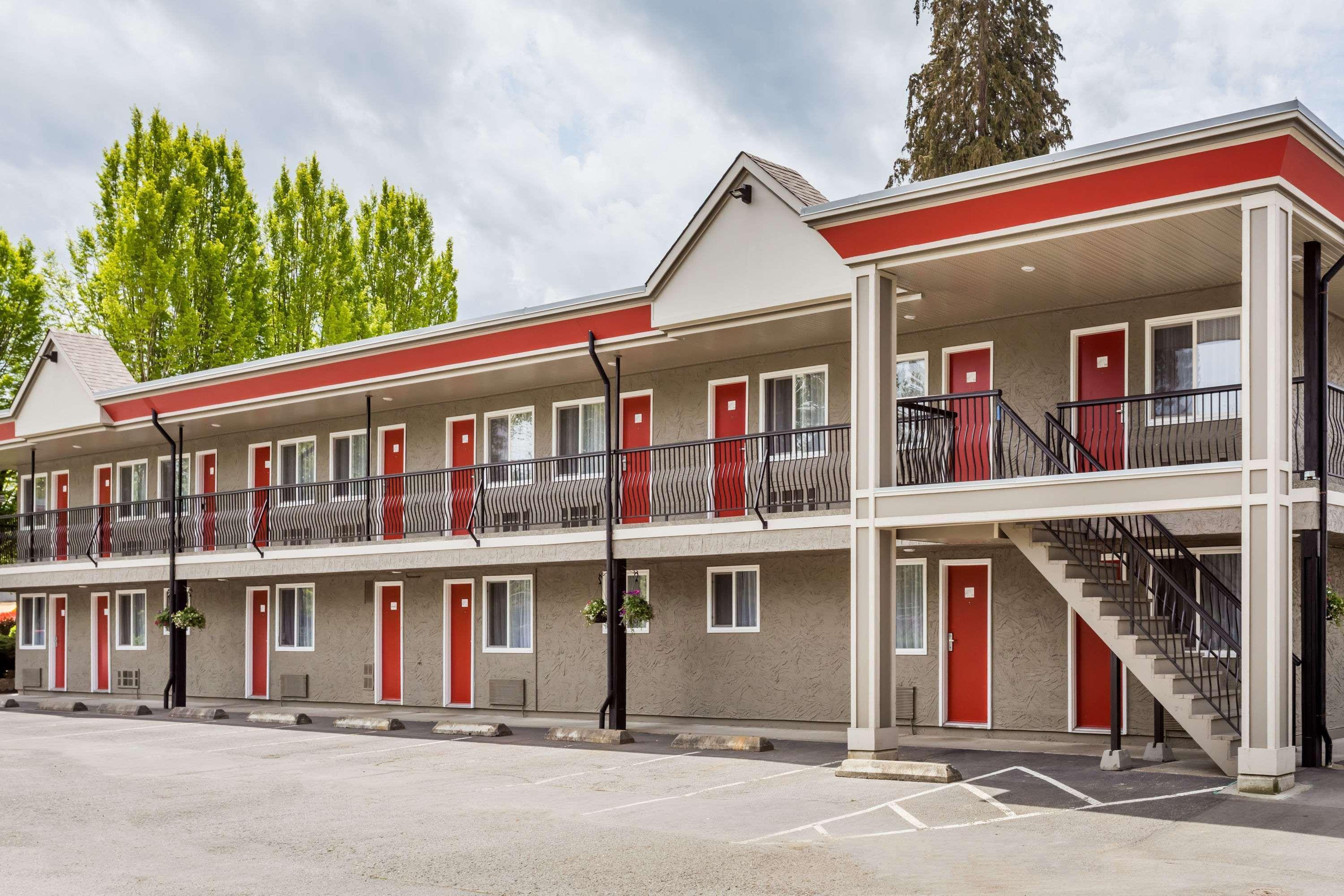 Ramada By Wyndham Duncan Cowichan Valley Motel Exterior photo